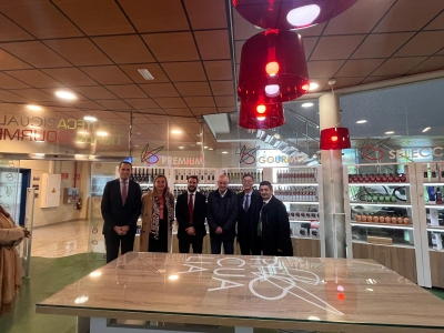  El embajador de China y Paco Reyes visitan las instalaciones de Picualia 